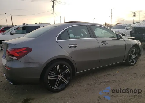 2021 Mercedes-Benz A 220 z USA, uszkodzony, nr VIN W1K3G4EB6MJ316826